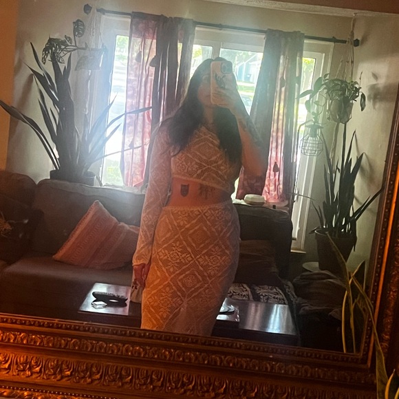 Bronx and banco gown - Picture 4 of 7